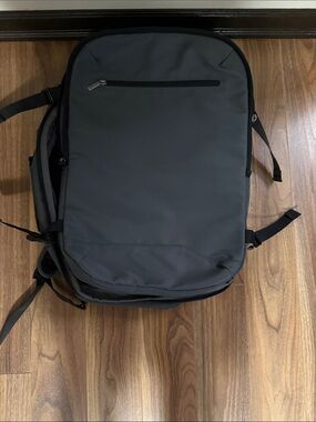 Men's Gray Everyday Backpack - Minimalist Carry